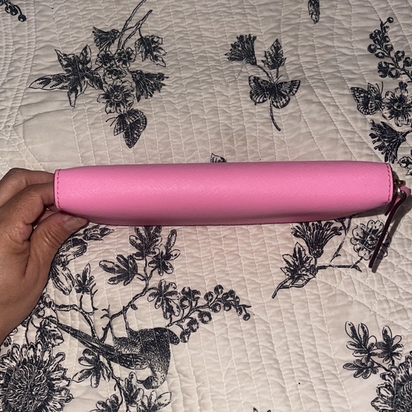 Beautiful flamingo color Kate Spade large zippered wallet strawberry collection - Picture 6 of 7